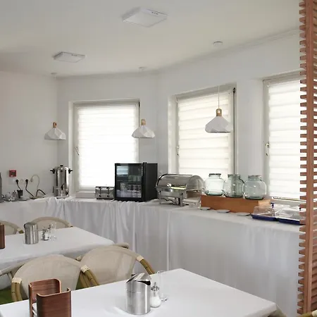 Heviz Springs - فندق مبيت وإفطار 4*