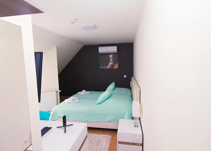 Alojamento de Acomodação e Pequeno-almoço Hévíz Springs - Kehidakustány